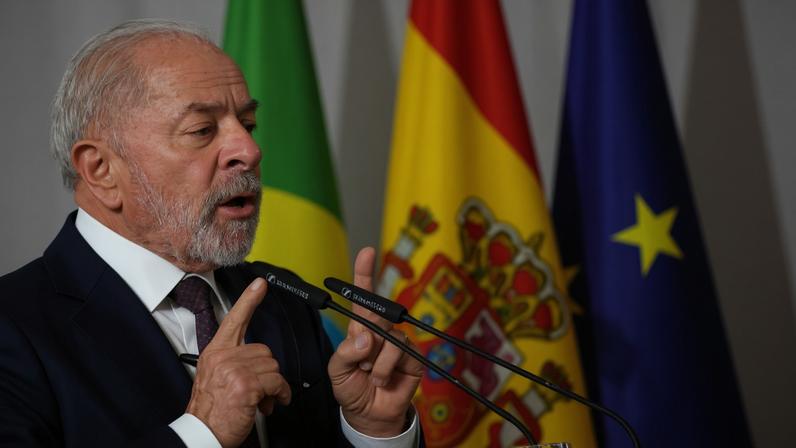 Presidente Lula fala com a imprensa durante evento em Barcelona, na Espanha