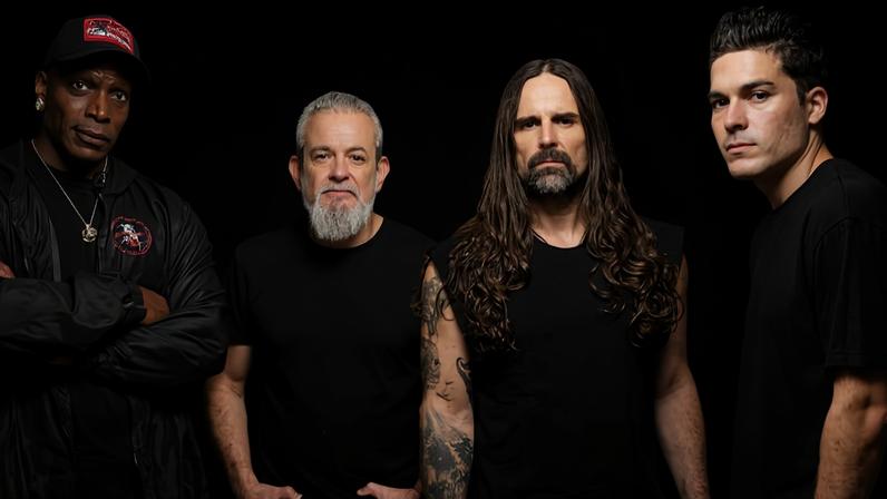 A partir da esquerda, Derrick Green, Paulo Xisto, Andreas Kisser e Greyson Nekrutman, o Sepultura