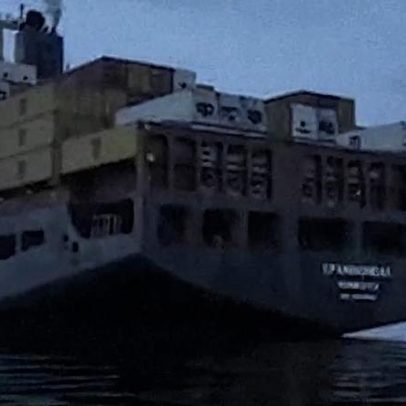 Petróleo sobe 4% com bloqueios no Estreito de Hormuz