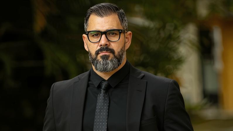 Juliano Cazarré será o assessor Pascoal em 'Fuzuê'