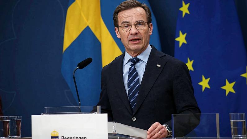 Ulf Kristersson, primeiro-ministro da Suécia, participa de entrevista coletiva em Estocolmo