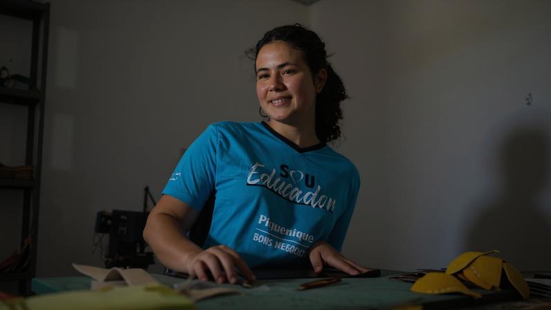 Maria Clara Cândido, 16, participou de projeto de educação financeira e teve ideia de criar marca de acessórios de couro