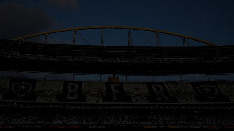 Torcedores do Botafogo no estádio Nilton Santos antes de jogo pela Libertadores