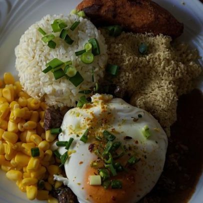 Maria Macaxeira atrai público com comida simples e clima descontraído