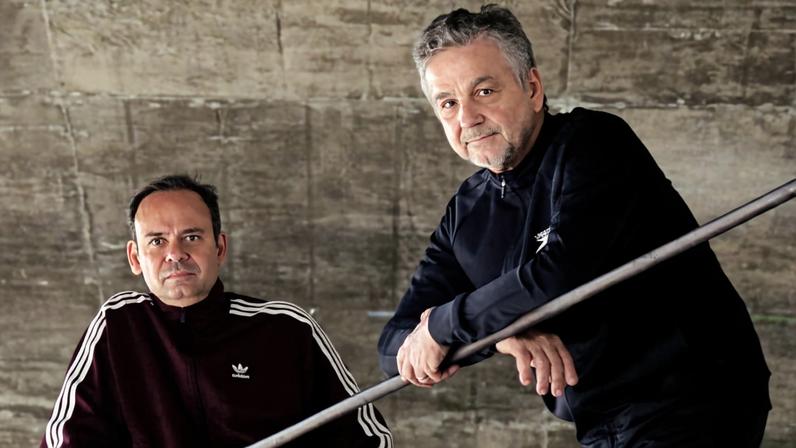 Mário Sève, à dir., e Guilherme Wisnik em foto de divulgação do álbum 'Capa Rosa'