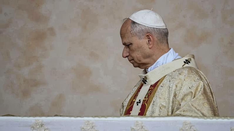 O papa Leão 14 durante missa em Malabo, na Guiné Equatorial, no último dia de sua viagem de 11 dias a países africanos