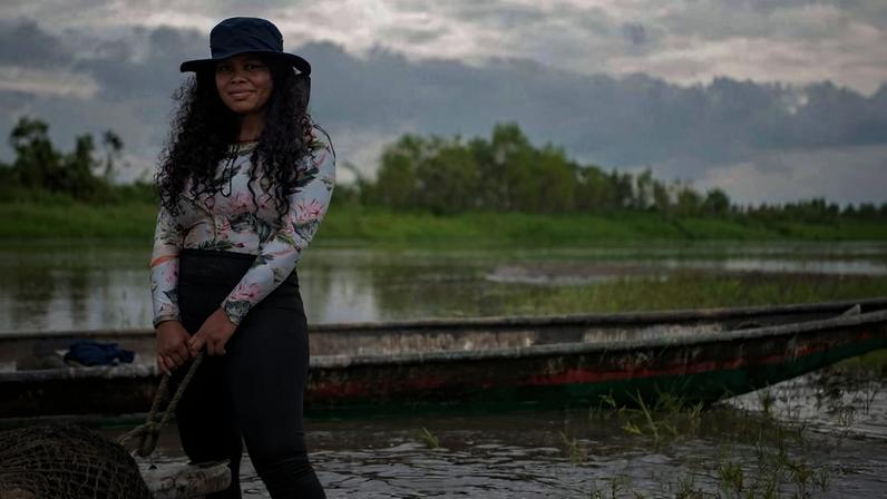 A ativista colombiana Yuvelis Morales Blanco, no rio Magdalena