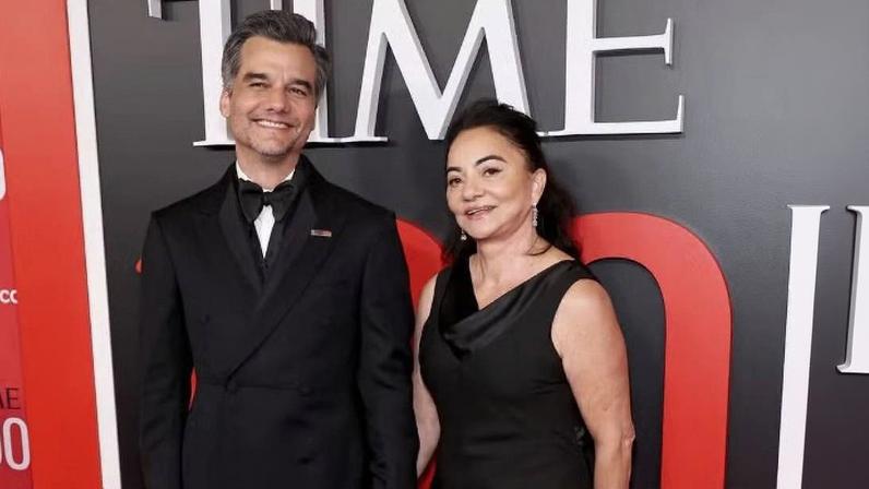 Wagner Moura e a mãe, Alderiva, em evento