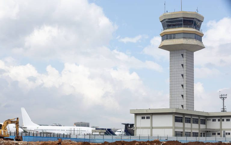 Vista da torre de controle do aeroporto de Congonhas, em São Paulo