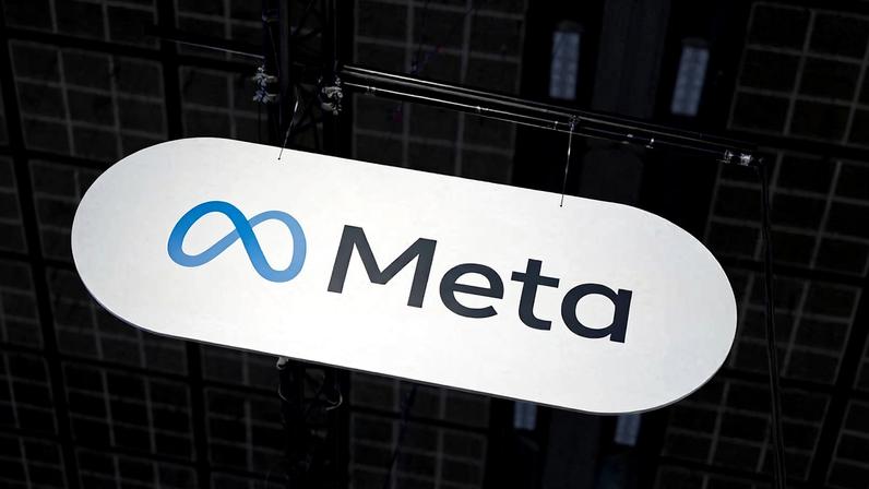 Logotipo da Meta visto durante a conferência Viva Technology, dedicada à inovação e startups, no centro de exposições Porte de Versailles, em Paris, França, em 12 de junho de 2025