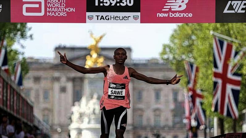 Sawe se tornou o primeiro ser humano a correr oficialmente uma maratona abaixo de duas horas - AFP via Getty Images