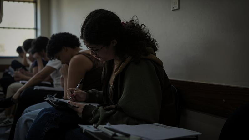 Movimentação e chegada dos candidatos para a primeira fase da Fuvest, vestibular da USP na FEA - USP