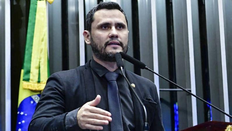 Cleitinho Azevedo (Republicanos) em discurso na tribuna do Senado