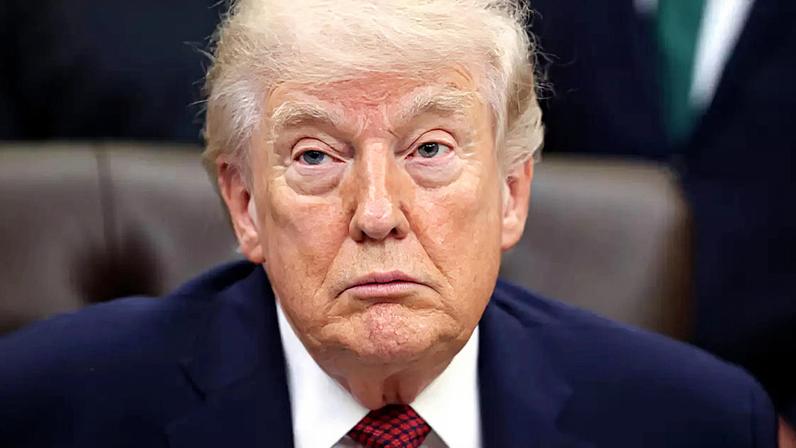O presidente dos EUA, Donald Trump, acusou o Irã de atacar navios na rota comercial do Estreito de Ormuz