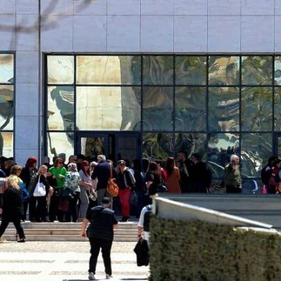 Idoso de 89 anos é preso em Atenas após ataques a tiros