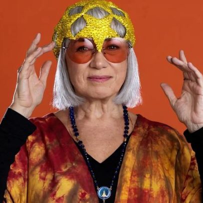 Lilia Cabral posa pela primeira vez caracterizada como Rita Lee