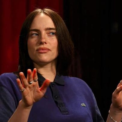 Billie Eilish se distrai com gesto de entrevistadora e reação viraliza