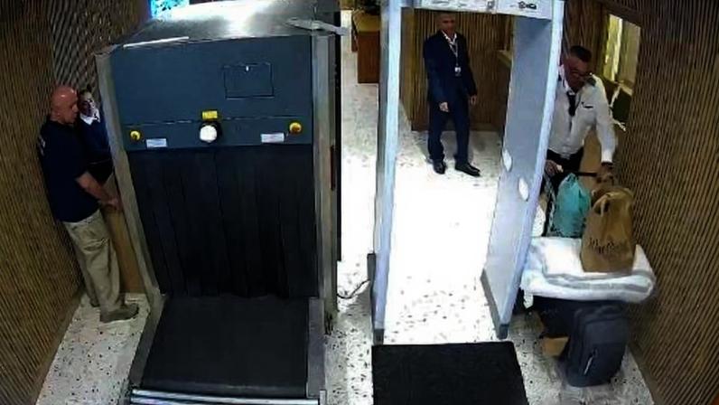 Na imagem, à esquerda, o auditor fiscal Marco Antônio Canella e, à direita, o piloto José Jorge de Oliveira Júnior