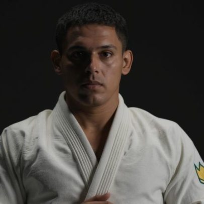 Quem é Mica Galvão, campeão de jiu-jítsu cuja história envolve a prisão do pai