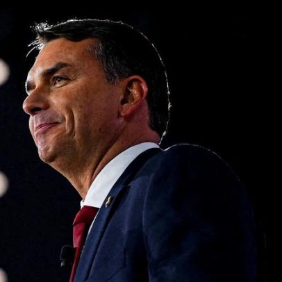 Flávio pauta projeto que reserva vagas de PMs e bombeiros para mulheres