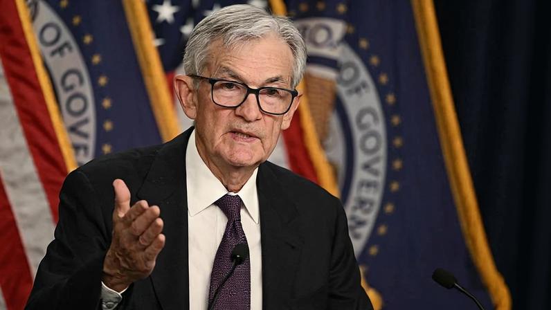 Jerome Powell, presidente do Fed, concede entrevista em Washington