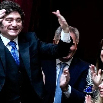 Milei transforma sessão no Congresso em ato político com ministro investigado