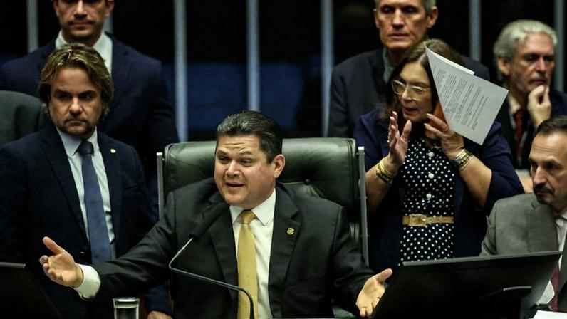 Davi Alcolumbre (União Brasil-AP), ao presidir sessão do Congresso Nacional