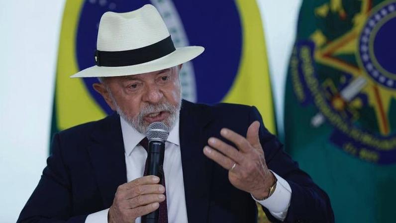 O presidente Lula, acompanhado do vice presidente Geraldo Alckmin e da Ministra Miriam Belchior (Casa Civil), durante Assinatura do decreto de promulgação do Acordo de Comércio entre União Europeia e Mercosul. No palácio do planalto.
