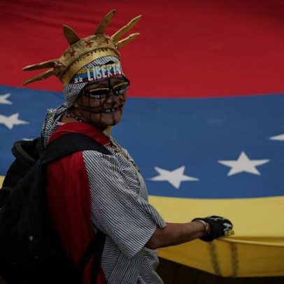 Venezuela aumenta renda mínima para R$ 1.197 em meio a protestos