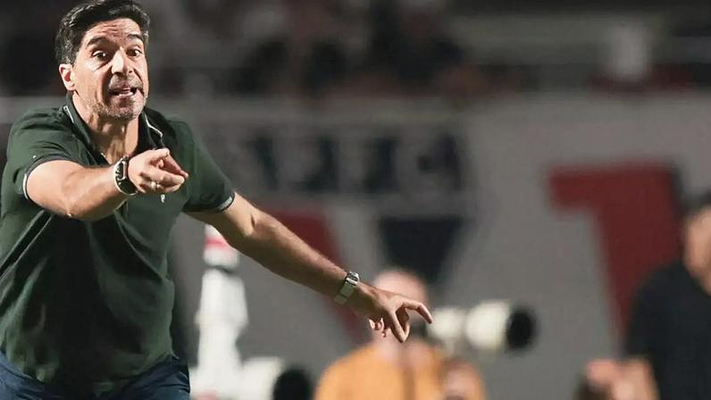 Abel Ferreira, técnico do Palmeiras, ainda tem jogos a cumprir por expulsões.