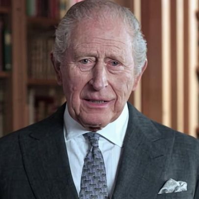 Rei Charles homenageia a mãe falecida em centenário de nascimento