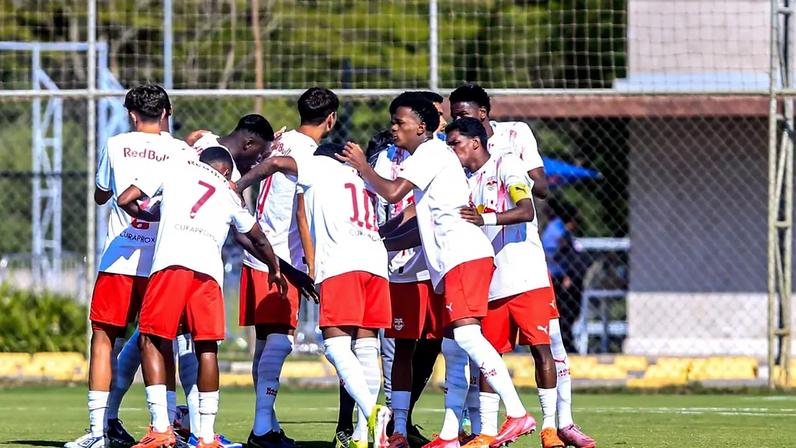 Jogadores do time sub-20 do Red Bull Bragantino.