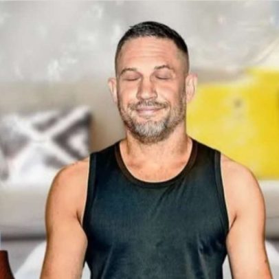 Tom Hardy anuncia pausa na carreira após declaração "Caindo aos pedaços"