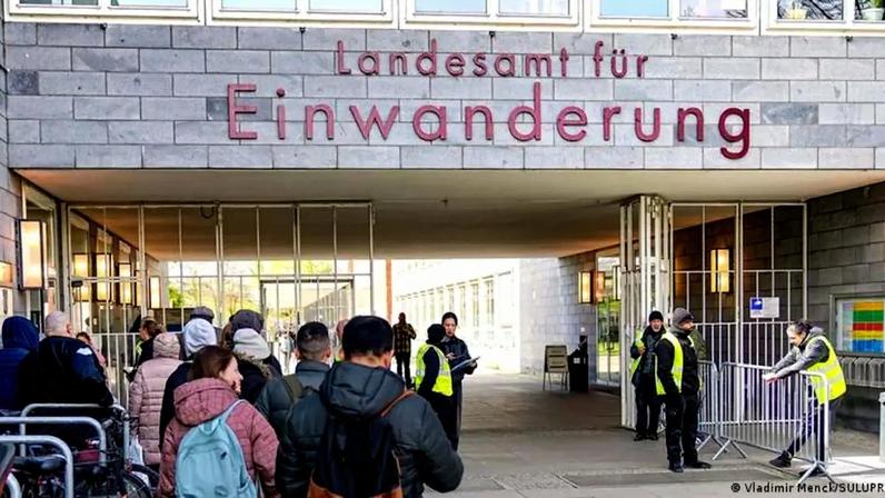 Queda indica uma mudança nas tendências migratórias na UE acompanhada por uma diminuição geral no número de pedidos de asolo