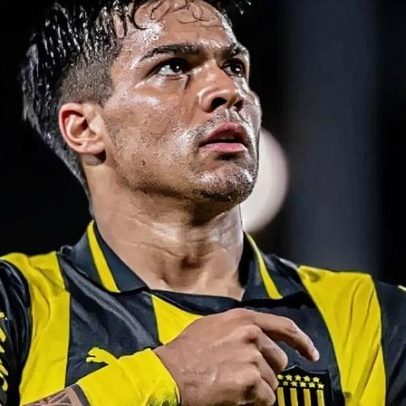 Grêmio aguarda definição sobre Arezo e planeja venda para reforçar caixa