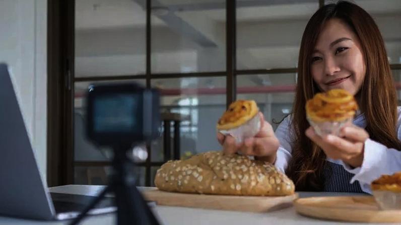 Estudo revela que assistir a vídeos de comidas gordurosas pode reduzir o consumo real e ajudar no controle da alimentação