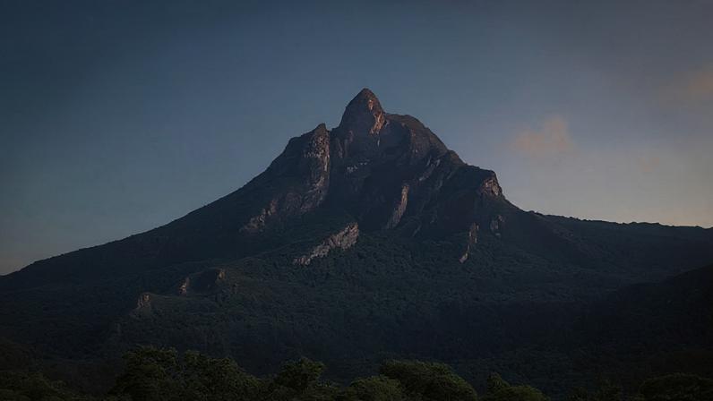 Pico da Neblina, o ponto mais alto do Brasil e símbolo geográfico