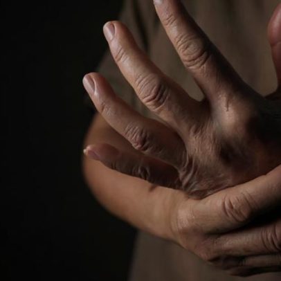 Dedo em gatilho: condição que afeta as mãos e limita movimentos