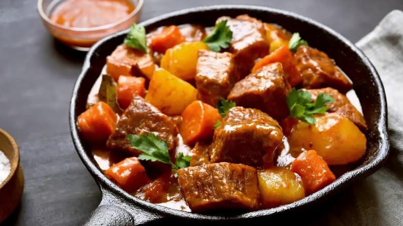 Ensopado de carne com cenoura e batata