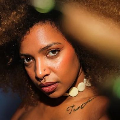 KING Saints afirma que ninguém trabalha com Anitta por acaso