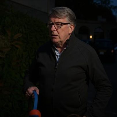 DoJ bloqueia investigação da Met sobre Mandelson, aponta tensão EUA-UK