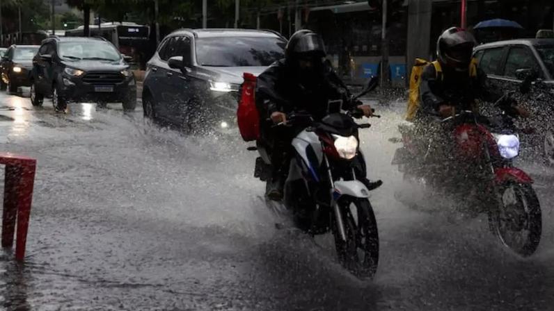 Frente fria avança pelo país com chuva forte no Sul e no Centro-Oeste. Na foto, registro de chuva em SP no início do ano.
