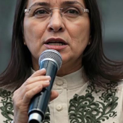Cantora Eliã Oliveira critica músicas com IA: não tem experiência com Deus