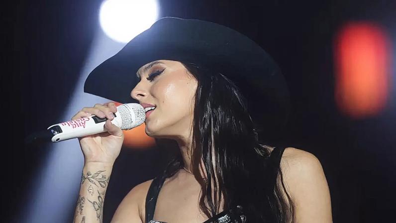Ana Castela durante apresentação no Rock in Rio 2024; cantora anunciou que planeja pausa na carreira