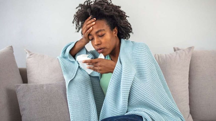 Ainda em fase de aprovação, o medicamento atua na redução de sintomas do resfriado, como congestão nasal, tosse e mal