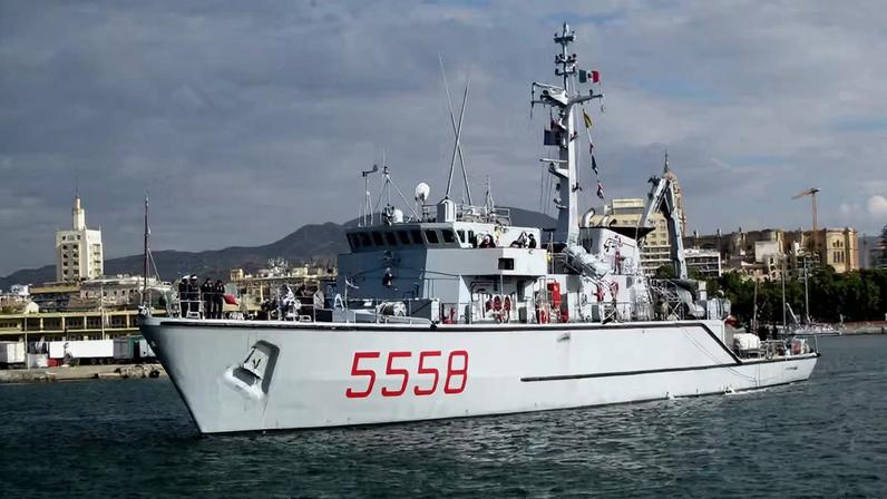 Navio caça-minas italiano Crotone; não ficou claro no comunicado se ele será usado na operação — Foto: Marinha da Itália