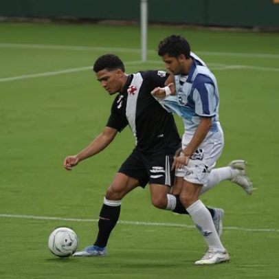 Gol anulado pelo Vasco é justificado pelo VAR por puxão de zagueiro