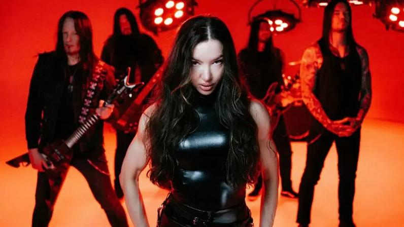 Arch Enemy com Lauren Hart