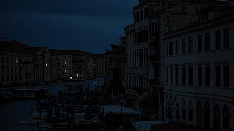 Veneza tem 100 ilhotas ligadas por pontes e canais