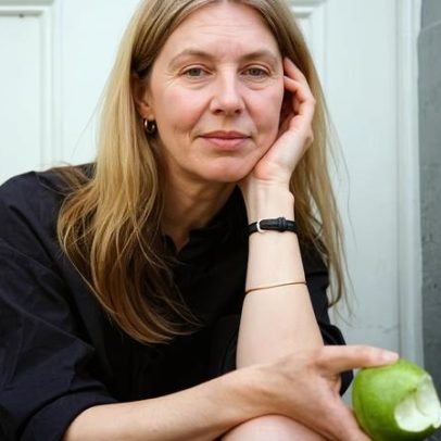 Carla dal Forno Confession: pós-punk austero contrasta com o desejo